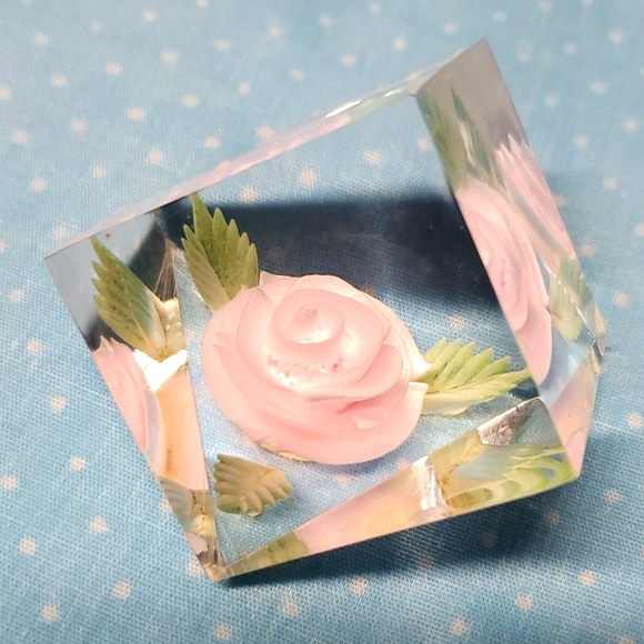 VTG Rose Paperweight Lucite Pink Flower 1½" Cube Home Offce Decor Teacher Desk - Picture 17 of 17
